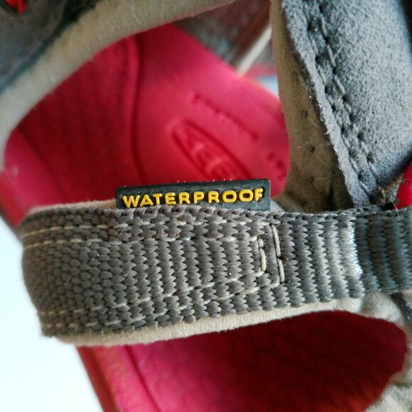 KEEN Children's Waterproof Activewear Sandals Shoes Size 2 Little Kid Gray Red - Picture 3 of 14